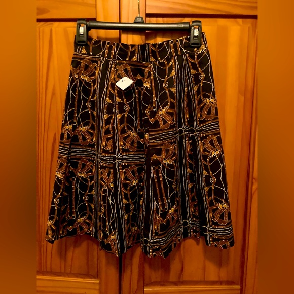 NWOT! Gorgeous Satin British khaki skirt Brand By Robert Lighton - Picture 1 of 4